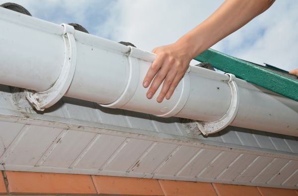 Cost of Gutter Reattachment in Norman